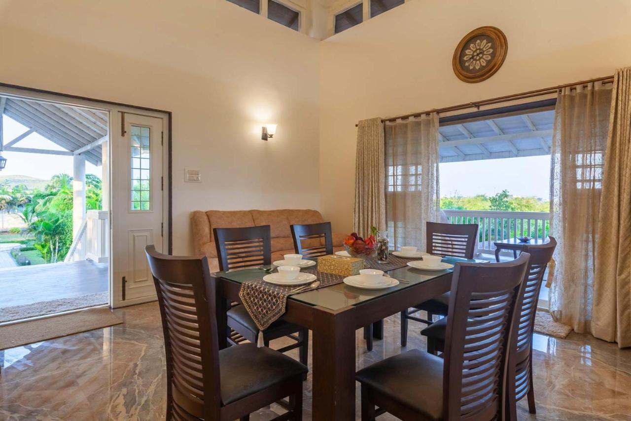 Stayvista'S Lake La Vie - Tranquil Lake-View Villa Amidst Farmland With Pool And Poolside Gazebo - Proximity To Sula Nāsik Eksteriør bilde