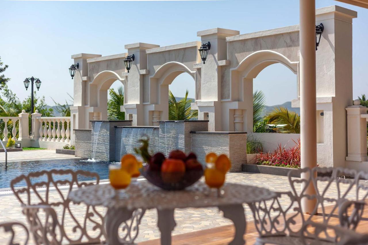 Stayvista'S Lake La Vie - Tranquil Lake-View Villa Amidst Farmland With Pool And Poolside Gazebo - Proximity To Sula Nāsik Eksteriør bilde