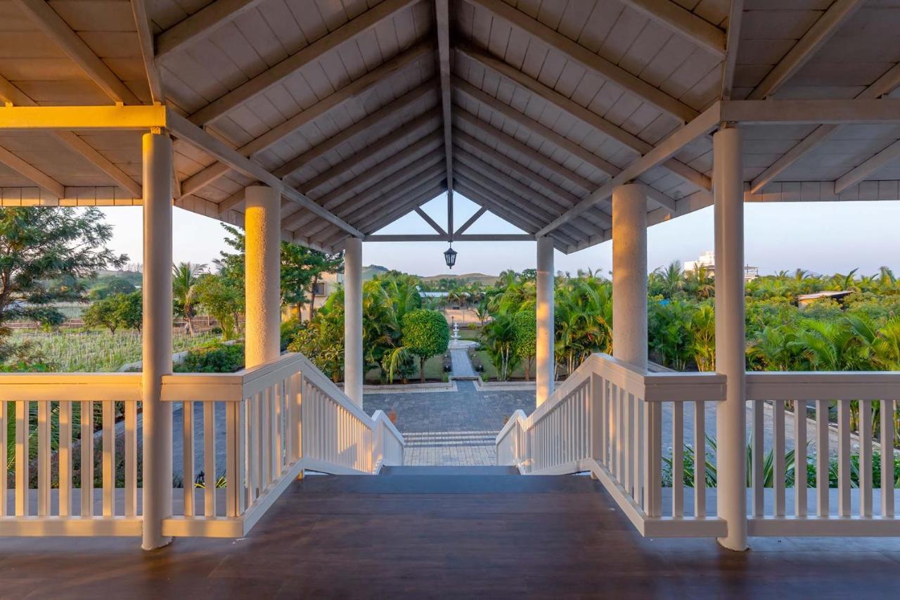 Stayvista'S Lake La Vie - Tranquil Lake-View Villa Amidst Farmland With Pool And Poolside Gazebo - Proximity To Sula Nāsik Eksteriør bilde