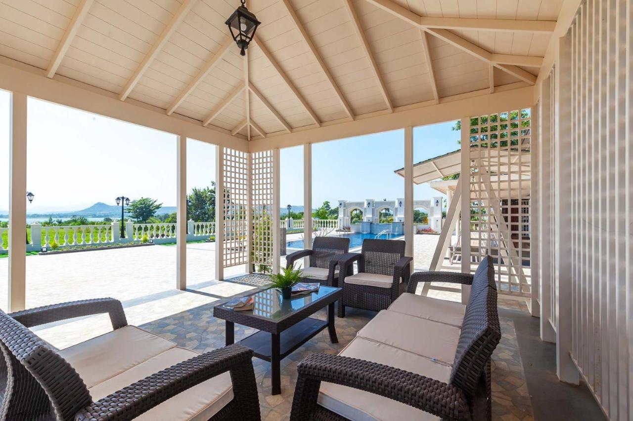Stayvista'S Lake La Vie - Tranquil Lake-View Villa Amidst Farmland With Pool And Poolside Gazebo - Proximity To Sula Nāsik Eksteriør bilde