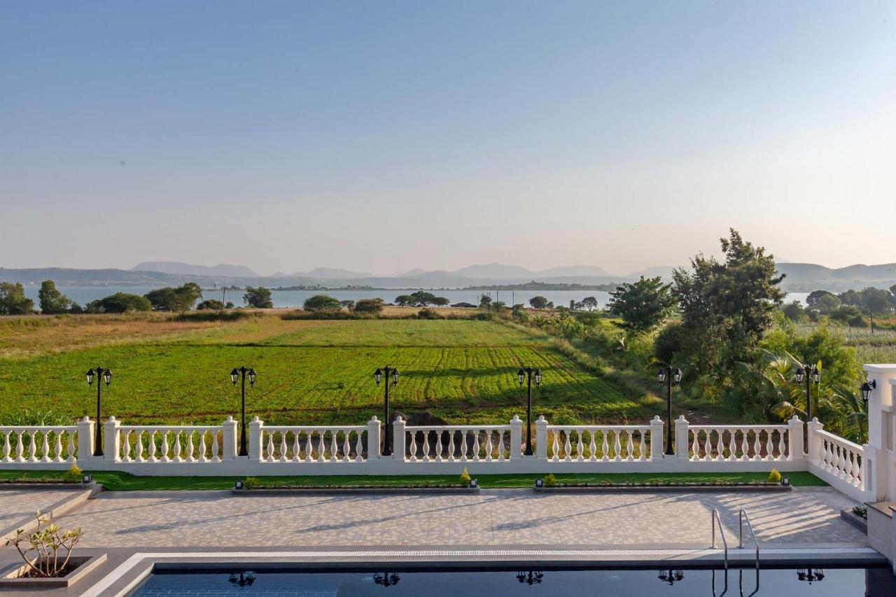 Stayvista'S Lake La Vie - Tranquil Lake-View Villa Amidst Farmland With Pool And Poolside Gazebo - Proximity To Sula Nāsik Eksteriør bilde